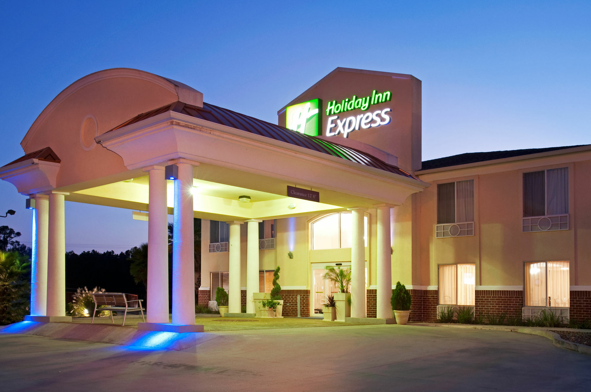 Holiday Inn Express Leesville Exterior photo